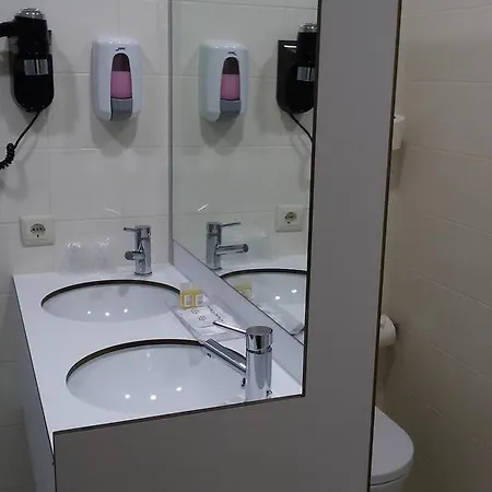 ホステル ウエルカム *